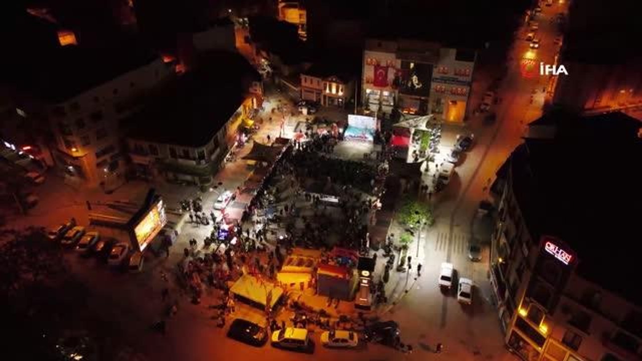 Sındırgı kitap fuarında Kahraman Tazeoğlu'na yoğun ilgi