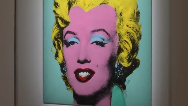 A subasta la famosa Marilyn de Warhol y un esqueleto de Deinonychus