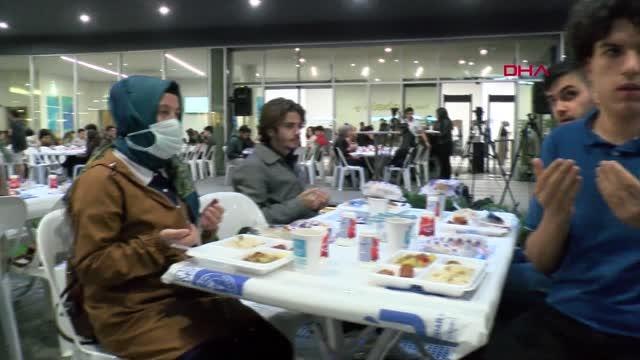 BAKAN FATİH DÖNMEZ GENÇLERLE İFTAR PROGRAMINDA BULUŞTU