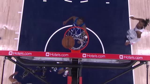 Ja Morant evades defense en route to bucket