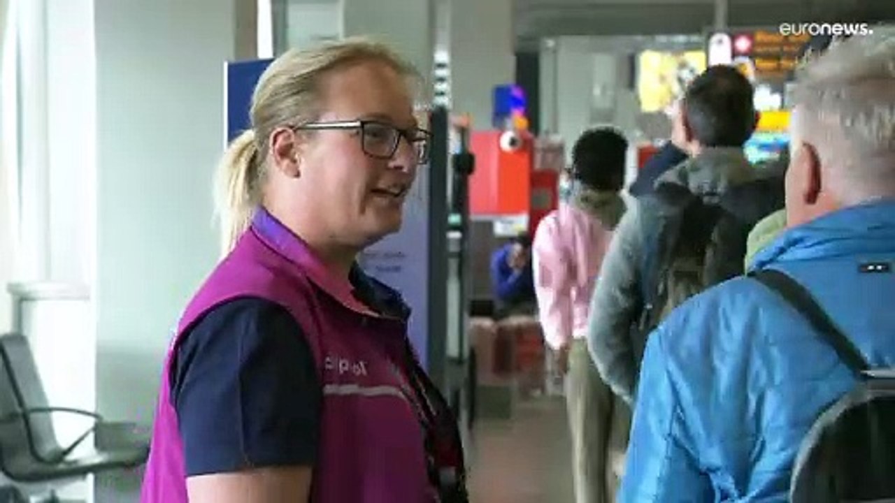 Passeggeri a terra e lunghe attese. Ad Amsterdam aeroporto nel caos per mancanza di personale