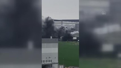 Esenyurt'ta bir marketin deposuna ait atölyede çıkan yangın söndürüldü