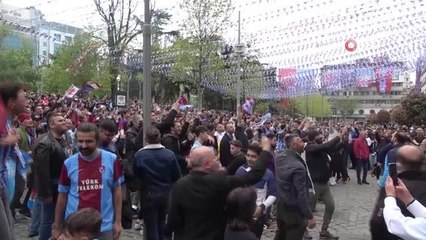 Trabzonsporlu taraftarlar kutlamalara erken başladı