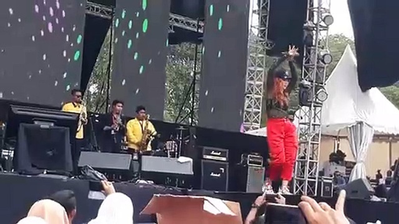 konser Inul dara tista