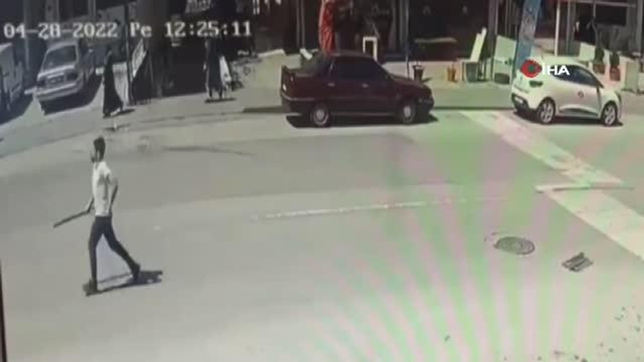 Başkentte bir kişi, eşini taciz ettiğini iddia ettiği araca sopa ile saldırdı