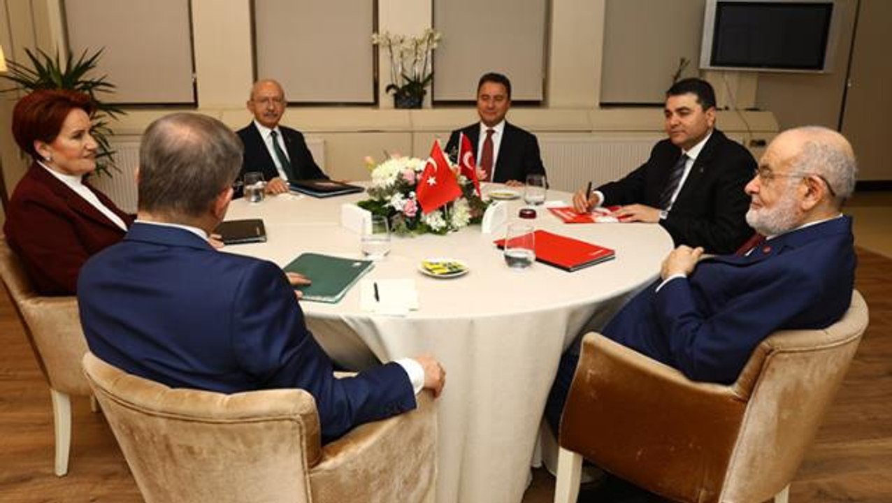 Babacan'dan muhalefetin Cumhurbaşkanı adayıyla...