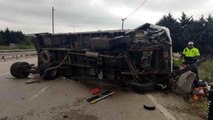 Bursa'da kontrolden çıkan kamyon yan yattı : 1 yaralı