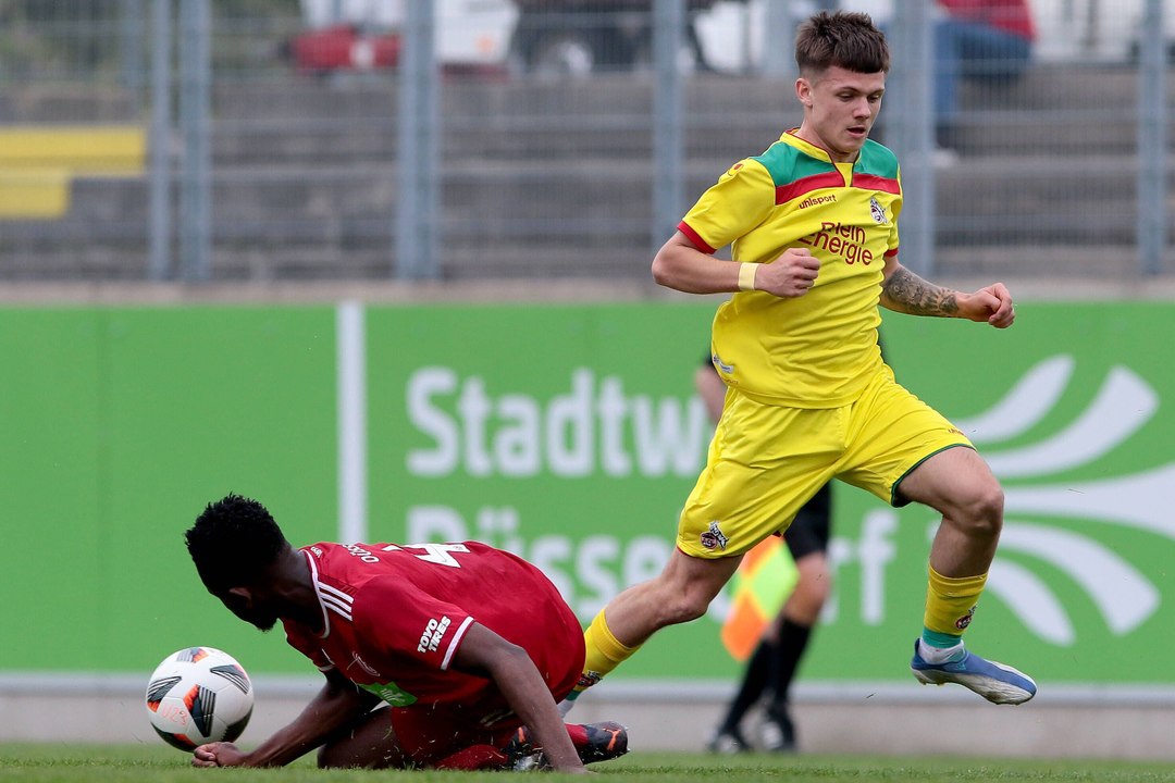 Kölner Derbysieg gegen Düsseldorf - Co-Trainer Lambertz sieht glatt Rot