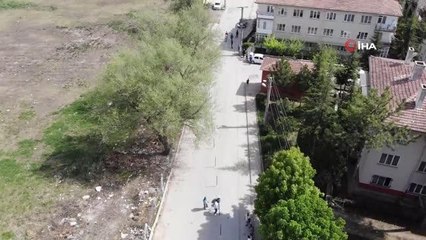 Mülk sahibiyle belediyenin anlaşmazlığı sokağı ortadan ikiye böldü