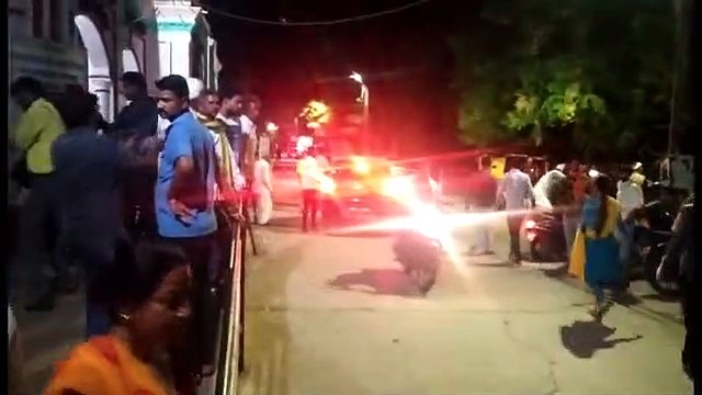 देखें Video रतलाम में चौराहे पर खड़े युवक को स्कूटी सवार ने गोली मारी