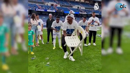 Alaba volvió a coger la silla en la celebración del título de Liga