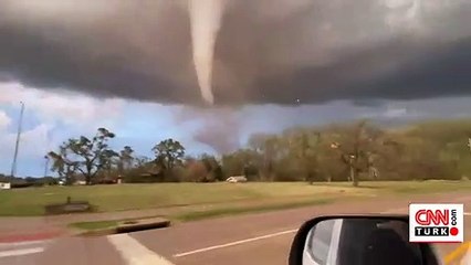 Hortum ortalığı birbirine kattı