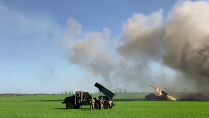 Скачать видео: هل يسعى الغرب لإطالة حرب أوكرانيا  لتقليم أظافر موسكو؟