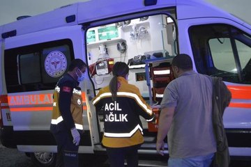 ADIYAMAN'DA MİNİBÜS İLE ÇEKİCİ ÇARPIŞTI: 3 YARALI