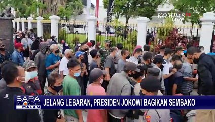 Tải video: Seorang Pria Diamankan Paspampres saat Terobos Antrean Sembako yang Dibagikan Presiden Jokowi