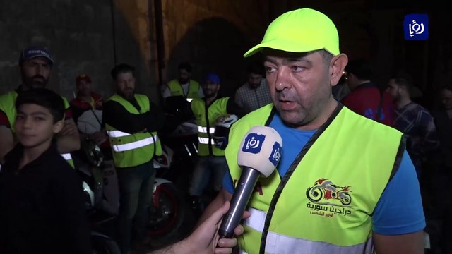 متطوعون شباب يقدمون وجبات السحور للمعتكفين في مساجد دمشق