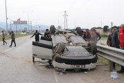 Manisa'da takla atan otomobilde aynı aileden 1 kişi öldü, 2 kişi yaralandı
