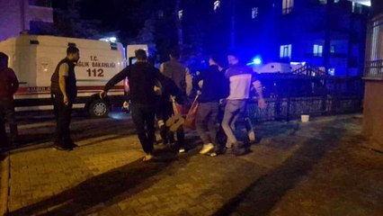 Parkta sohbet eden 2 arkadaşa silahlı saldırı