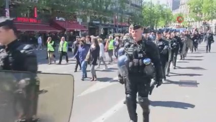 Sarı yelekliler tekrar sokakta: Macron'a büyük protesto