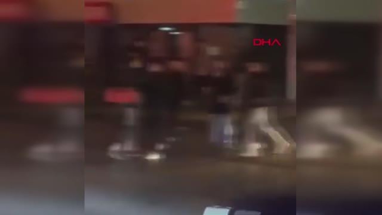 Son dakika... SPOR Samsun'da şampiyonluk kutlaması gerginliği; otomobilin yayaya çarptığı anlar kamerada