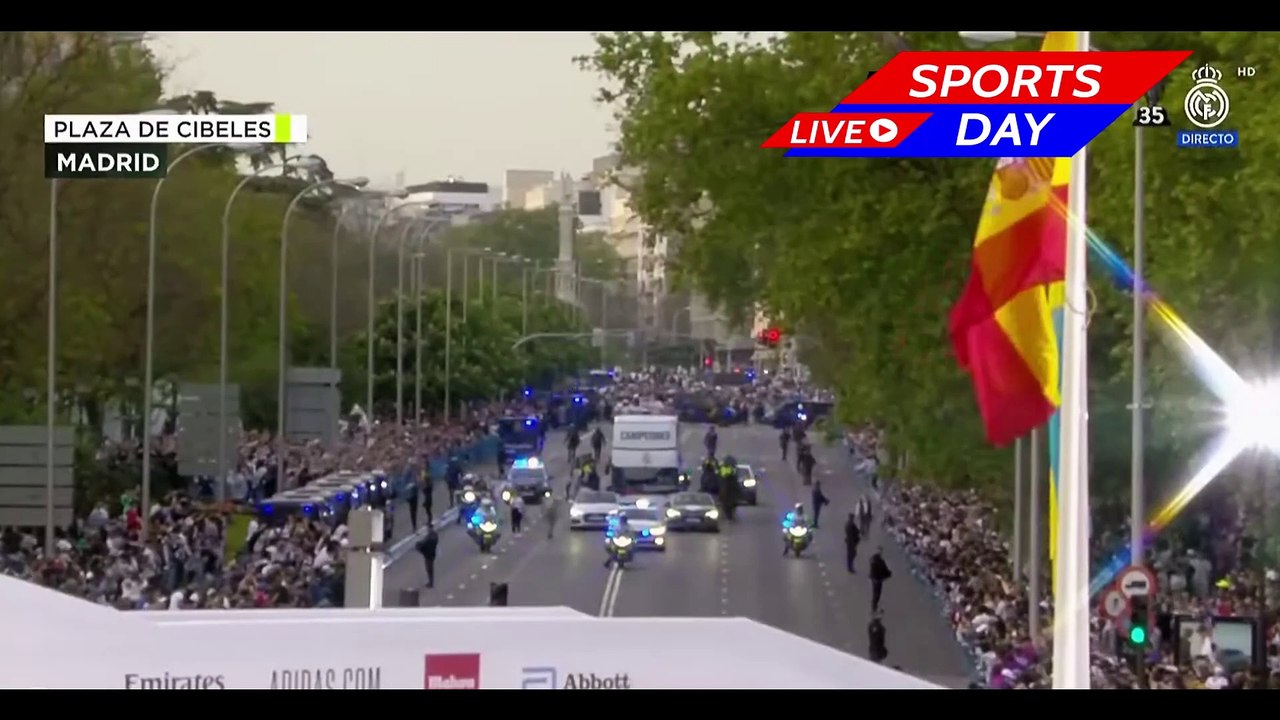 Autobus del REAL MADRID en camino a CIBELES | Sports Day