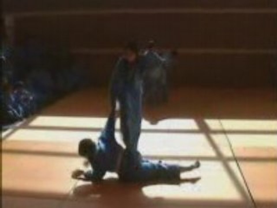 UVVDM - Acheres 2006 - Salon des Arts Martiaux - Self Enfant