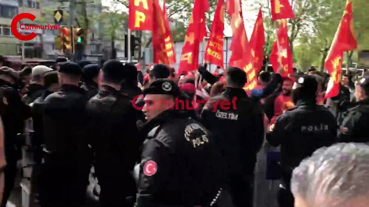 Beşiktaş'ta tansiyon yükseldi HKP'lilere polis müdahalesi