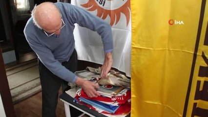 37 yıldır bayrak ve flama biriktiriyor