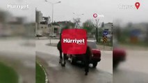 Tepki çeken görüntü! 2 atı boyunlarından bağlayıp otomobille çekti