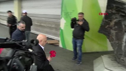 HAK-İŞ TAKSİM'E ÇELENK BIRAKTI