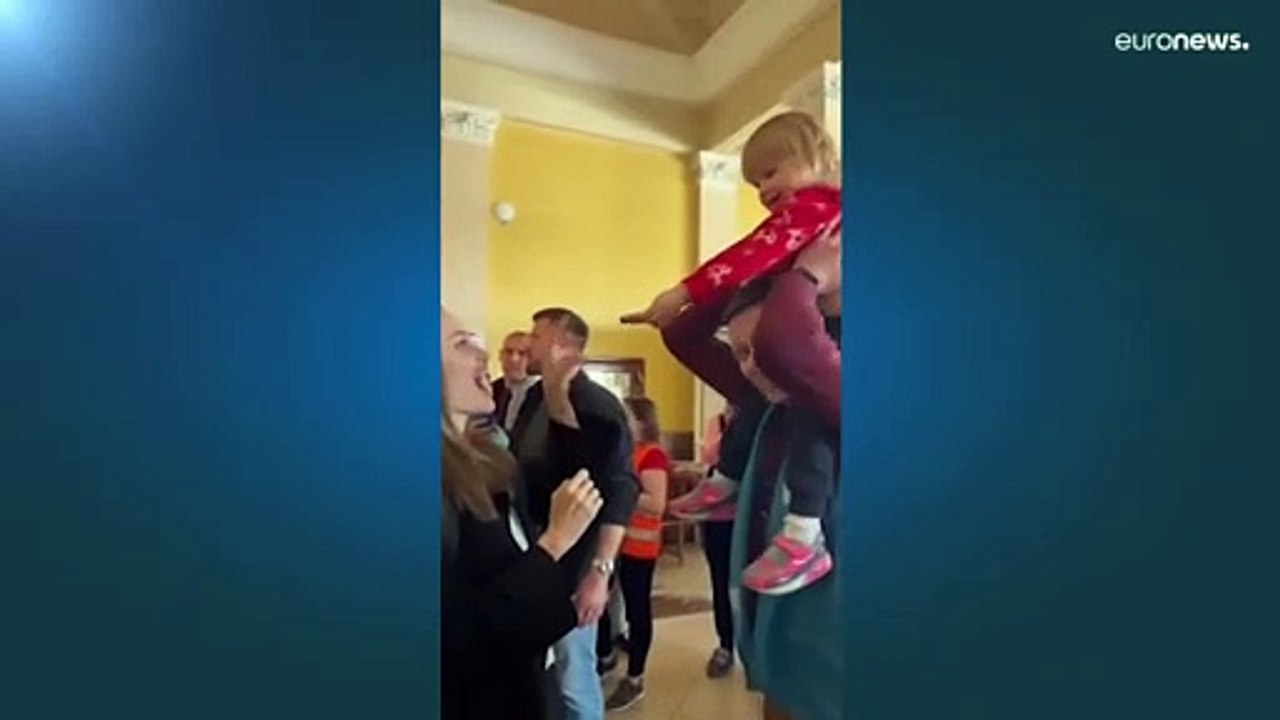 Анджелина Джоли прибыла с неожиданным визитом в...