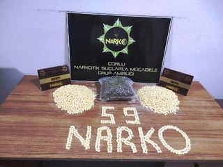 TAKSİDE 4 BİN 750 UYUŞTURUCU HAP ELE GEÇİRİLDİ, SÜRÜCÜ TUTUKLANDI