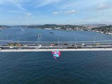 Son dakika haberleri... 15 Temmuz Şehitler Köprüsü'ne asılan Trabzonspor bayrağı havadan görüntülendi