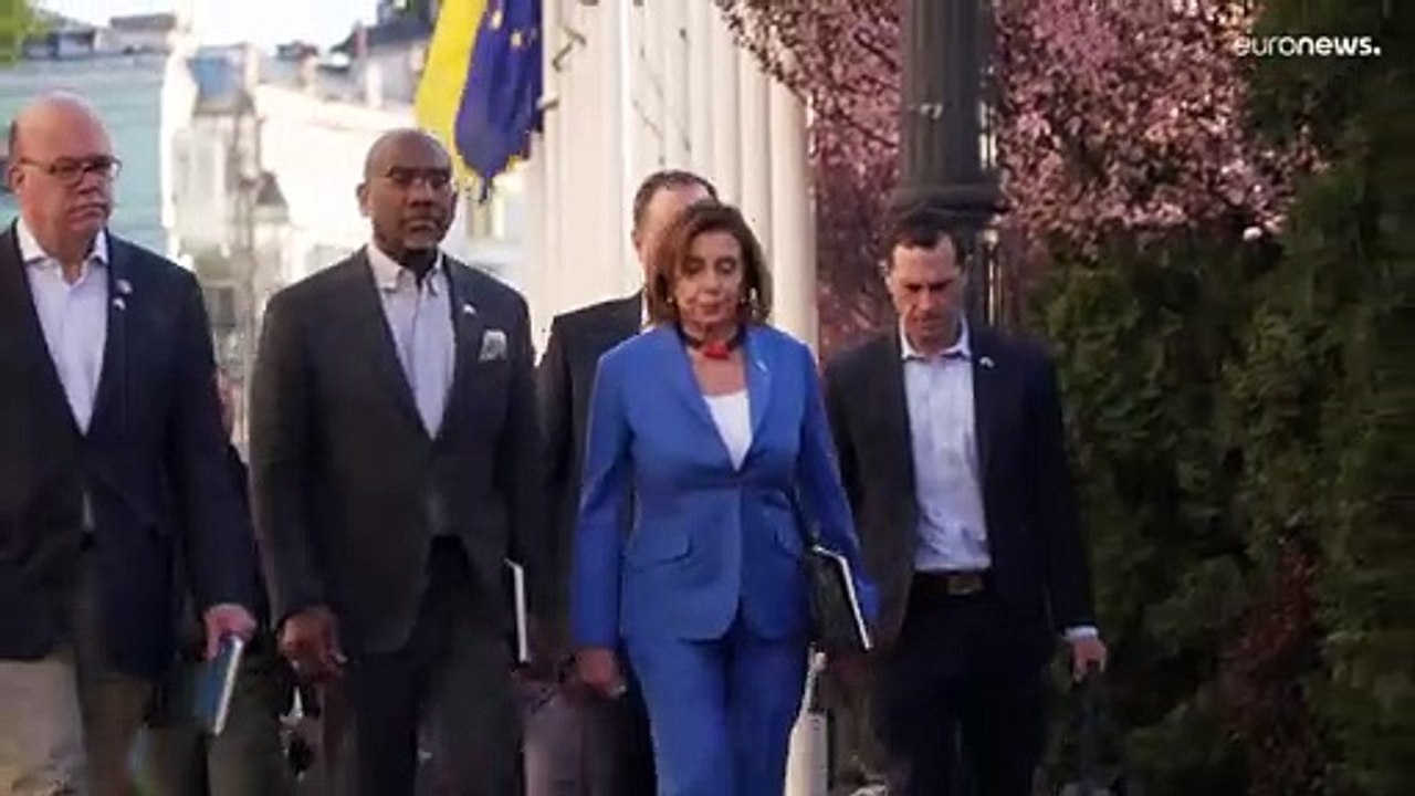 'Bis der Sieg erreicht ist“ - Nancy Pelosi sagt Kiew US-Hilfe zu