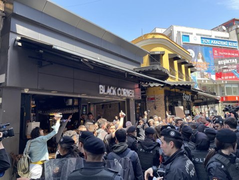 Beşiktaş'tan Taksim'e çıkmaya çalışan göstericilere müdahale
