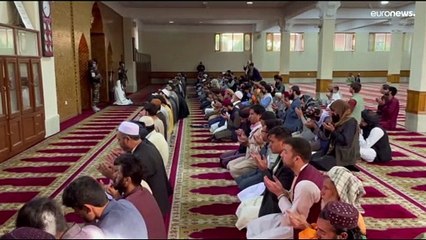 شاهد: على وقع تفجيرات المساجد.. أفغانستان تعلن الأحد عيد الفطر
