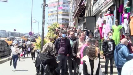 Şirinevler'de bayram öncesi ucuz baklava kuyruğu