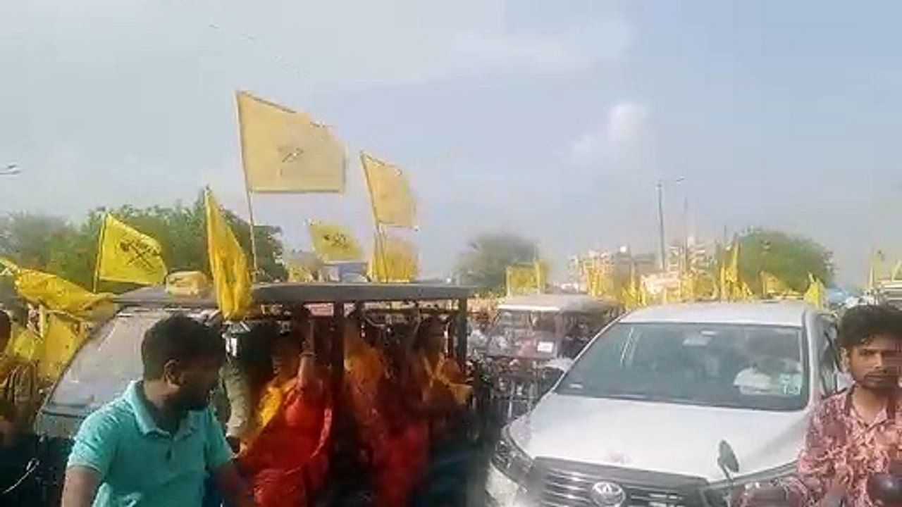 भगवान परशुराम जयंती महोत्सव: निकली शोभायात्रा, किया शस्त्र पूजन... देखिए Video