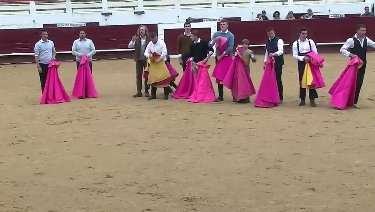 30.04.2022 Soustons Vert Galant Fete de  La Marensiña Ganaderia Vert Galant  Paseo Final