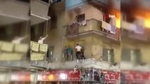 Mısır'da alevlerin ortasında kalan çocuk balkondan atladı