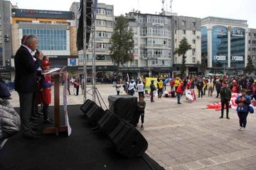 Samsun'da 1 Mayıs coşkusunu yağmur dindirdi