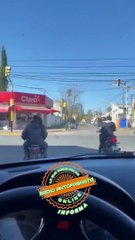 Hombre que pedía dinero con muletas corre tras ser confrontado por otra persona