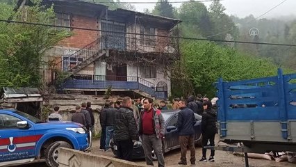 Düzce'de bir kişi eşini silahla öldürdü, çocuğunu yaraladı