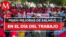 Marchan trabajadores en Mérida por día del trabajo