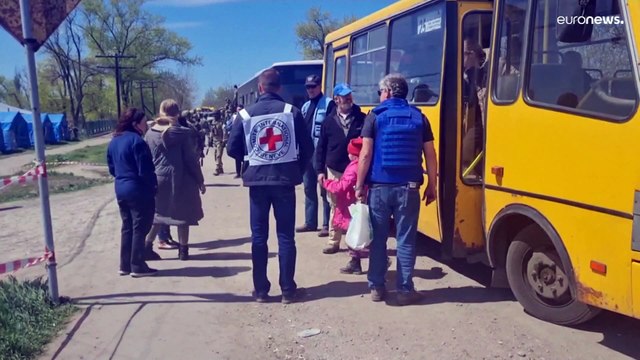 Rusia y Ucrania coordinan la evacuación de 100 civiles en la acería de Azovstal