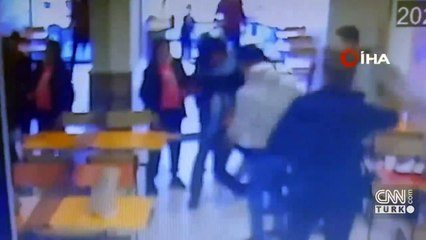 Boğazına yemek kaçan kadını, Heimlich manevrasıyla kurtardı