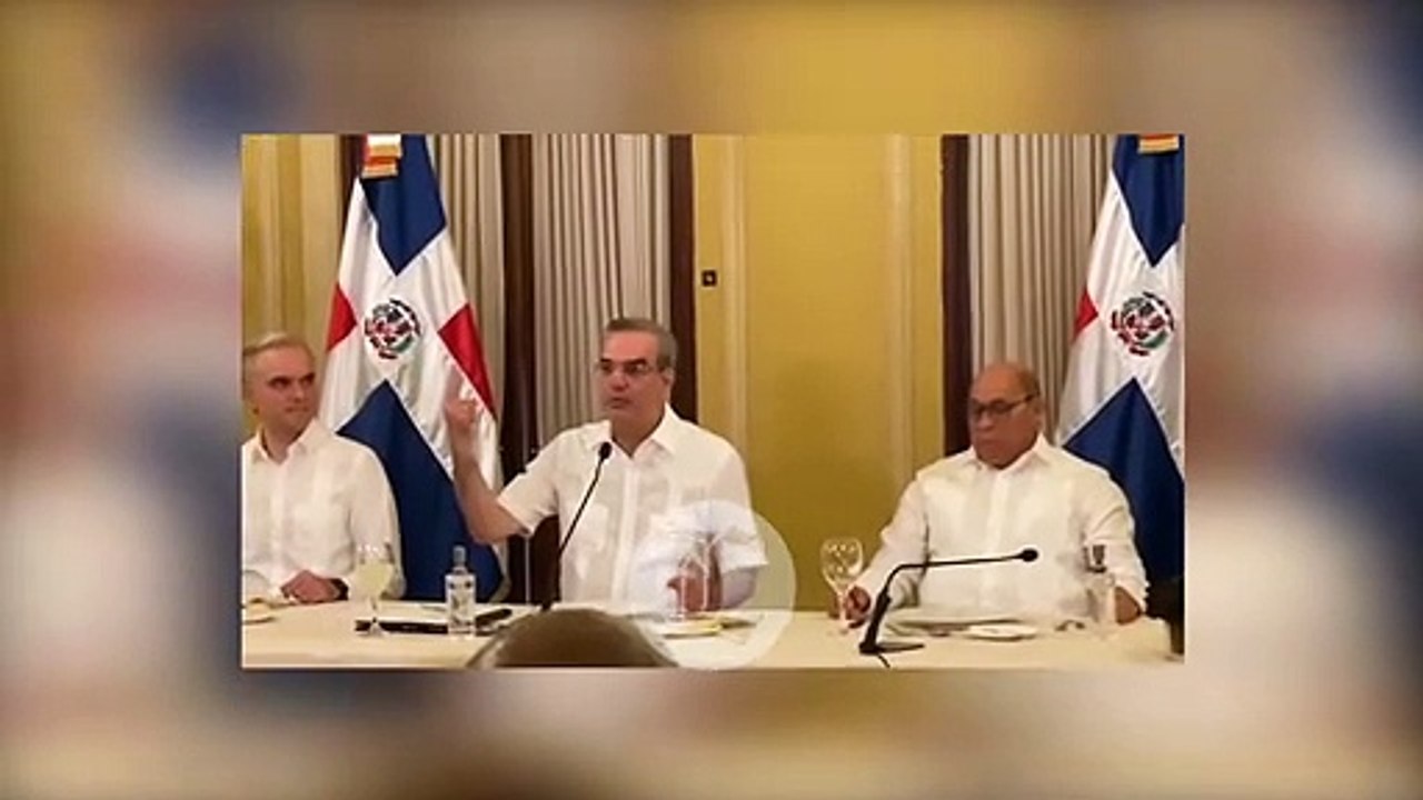 Abinader exhorta a la oposición a darle recomendaciones en vez que pedirle que bajen los precios