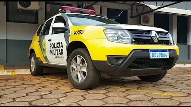 Com tablete de maconha escondido embaixo do guarda-roupa, homens são detidos suspeitos de tráfico