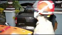 Caminhonete invade residência no Bairro Guarujá; condutor e passageiros ficam feridos