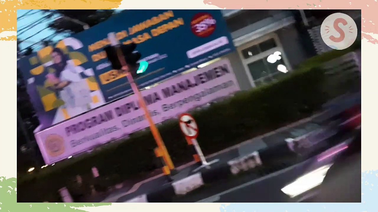 Suasana Malam Jalan dago sepi tanpa mobil pribadi